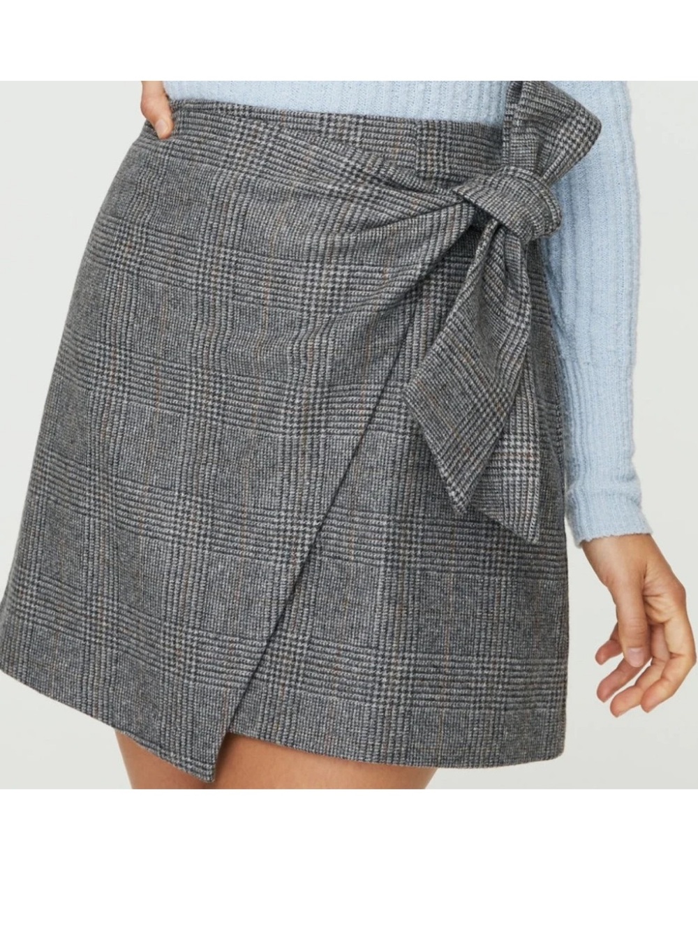 Aritzia Wilfred Wrap Front Tie Skirt in a gray plaid small